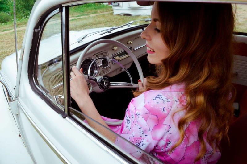 fot.Dmytro Nikiforchuk, Model:Daria Góźdż, Odzież:retromania.pl, instagram:the.vintage.dolls