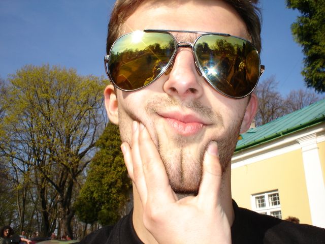 jaki seksowny przedziałek...