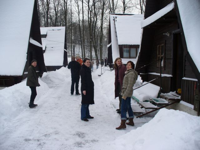 przed domkiem znów